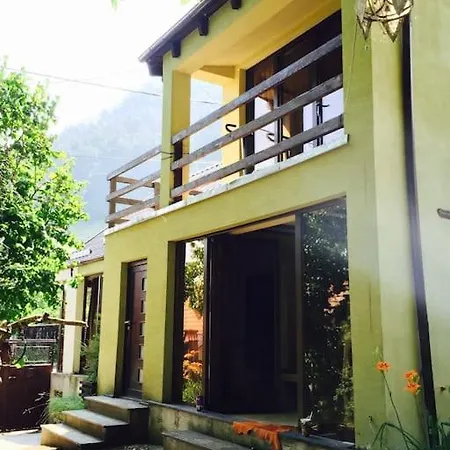 Holiday home Pet Friendly Charming House With Garden *